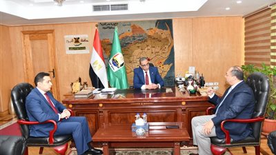 محافظ الفيوم ورئيس هيئة تنمية الصعيد يبحثان آليات الاستغلال الأمثل للفرص الاستثمارية