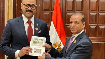 النائب أحمد الباز يتسلم كارنيه عضوية مجلس الشيوخ 