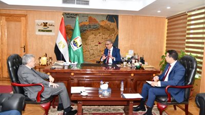 محافظ الفيوم يستقبل رئيس هيئة الأوقاف المصرية لبحث تعزيز سبل التعاون المشترك