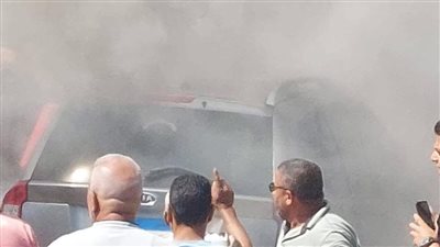 بسبب ماس كهربائي.. حريق يلتهم سيارة ملاكي في أحد شوارع المحلة 