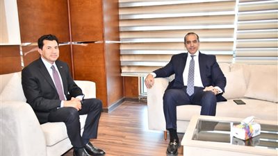 وزيرا الشؤون النيابية والرياضة يبحثان مبادرات لرفع وعي النشء وتأهيل الشباب للقيادة