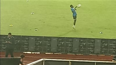 خارج القائمة.. بارون أوشينج يخوض تدريبات تأهيلية خاصة على ستاد القاهرة قبل انطلاق مباراة الجونة | صور