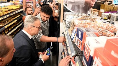 حماية المستهلك: ضبط 46 قضية تشمل تلاعبًا بالأسعار وإعلانات مضللة خلال حملة ليلية مفاجئة في المقطم