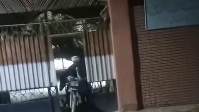 من الصباح وحتى المساء..فيديو لمعلم يوثق تفاني زميله في العمل بمدرسة التربية الفكرية في إسنا يشعل تفاعلًا واسعًا بالأقصر