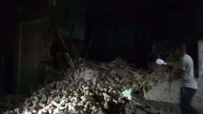 حضرتا من رأس غارب لحضور فرح.. تفاصيل مصرع شقيقتين أسفل عقار منهار بقنا 