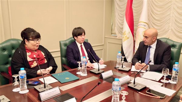 وزير التعليم وممثل