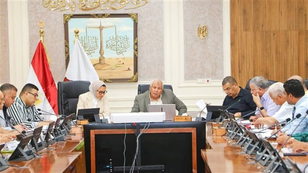 جانب من لقاء محافظ