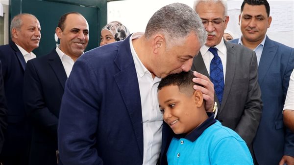 جانب من جولة المحافظ