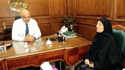 محافظ القليوبية يستجيب لنداء سيدة كفيفة ويوفر لها شقة سكنية