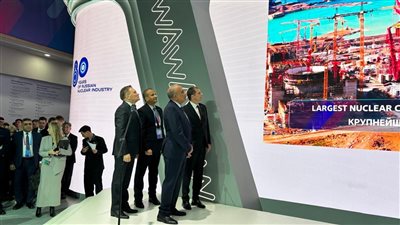 وزير الكهرباء يشهد مراسم نقل وعاء ضغط المفاعل للوحدة النووية الأولى لمحطة الضبعة بمصر