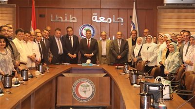 تقديرًا لعطائه وإنجازاته في خدمة التعليم والطب.. طب طنطا تودع عميدها بممر شرفي