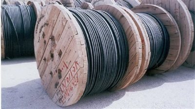 ضبط 5 متهمين بسرقة الأسلاك النحاسية من كابلات الكهرباء في طما بسوهاج