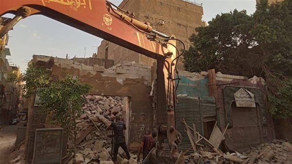 عقار آيل للسقوط