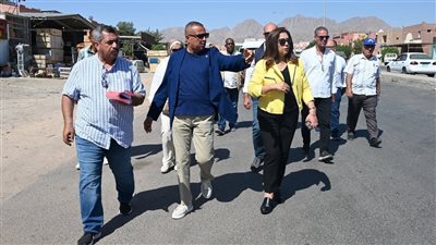 خلال جولتها بالمنطقة الصناعية... وزيرة التنمية المحلية تطالب بسرعة إنشاء الهناجر وإزالة عمارتين مخالفتين وتوفير سكن بديل للمتضررين بشرم الشيخ 