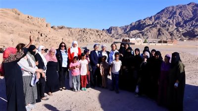 رئيسة المجلس القومي للمرأة تلتقي سيدات وادي منحر الناقة بجنوب سيناء | صور 