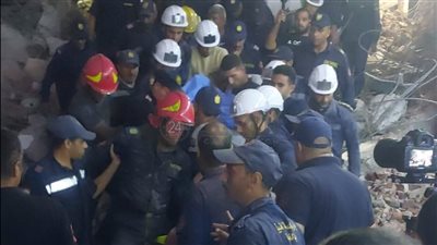 استشهاد ثالث رجال الحماية المدنية في حريق مصنع المحلة.. وانتشال جثمانه بعد ساعات من البحث بين الأنقاض