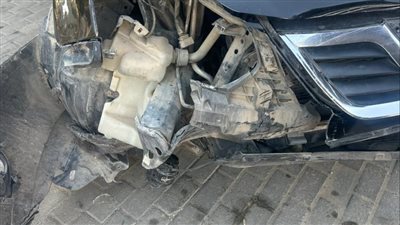 موظفة ببنك شهير تستغيث بعد اصطدام لودر بسيارتها في أكتوبر: كان يسير بسرعة وكاد يدهس فرد أمن حاول إيقافه| صور