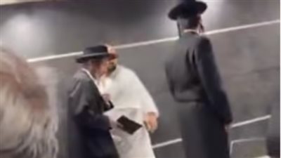 منعوهم من الصلاة.. هجوم على يهود حريديم في مطار باسطنبول 