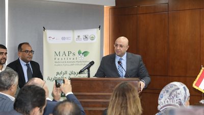 محافظ بني سويف يطلق موقعا إلكترونيا بـ10 لغات للترويج لمهرجان النباتات الطبية والعطرية