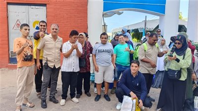 شاطئ أبطال التحدي بالإسكندرية يستقبل 60 طالبا من مدرسة التربية الفكرية بالقاهرة | صور
