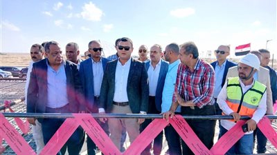 وزير الإسكان يتفقد مشروع إنشاء محطة لتحلية مياه البحر بمدينة العلمين الجديدة