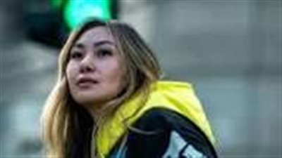 بعد أن حلت محل تايلور سويفت.. من هي لوسي جو أصغر مليارديرة عصامية؟ 