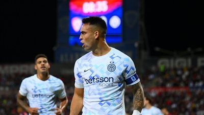 إنتر ميلان يتخطى كالياري بثنائية في الدوري الإيطالي