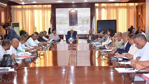 إجتماع محافظ الأقصر