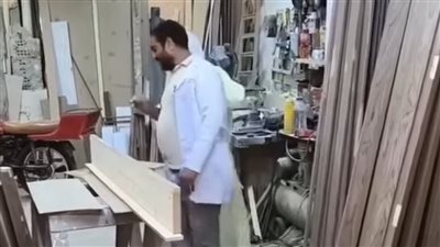 دعوات الناس فرحتني ونفسي أشوفها أحسن دكتورة.. والد طالبة الطب يكشف كواليس فيديو ارتدائه البالطو | خاص