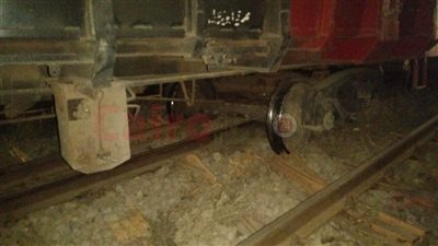 الدفع بونشين من كوم أبو راضي والمنيا لرفع عربات قطار البضائع ببني سويف وإعادة الحركة تدريجيًا لطبيعتها