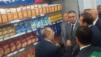 Carry On.. وزير التموين يفتتح أول 3 منافذ سلعية بعد التطوير 