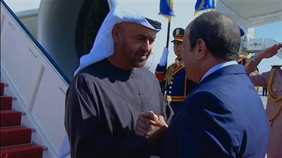 بعد زيارة أخوية.. الرئيس السيسي يودع الشيخ محمد بن زايد بمطار القاهرة الدولي 