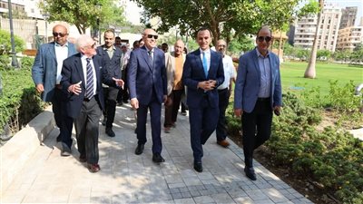 وفد من مؤسسة الأغا خان يزور حديقة الأزبكية لدراسة المشاركة في إدارتها وتشغيلها