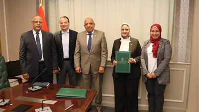 مصر واليونان توقعان اتفاقًا لإنهاء دراسات مشروع الربط الكهربائي لتصدير 3000 ميجاوات إلى أوروبا