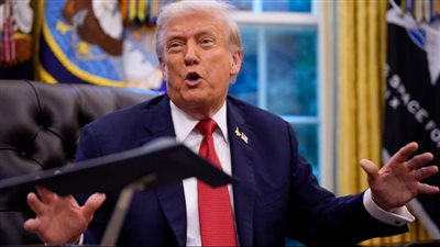 ترامب يفرض رسومًا جمركية جديدة بنسبة 25% على الشاحنات الكبيرة اعتبارًا من 1 نوفمبر