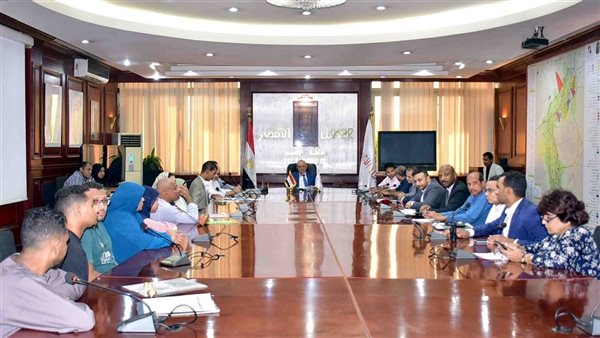 محافظ الأقصر واجتماع