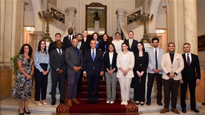 وزير الخارجية يلتقي الشباب المشاركين في برنامج زمالة 