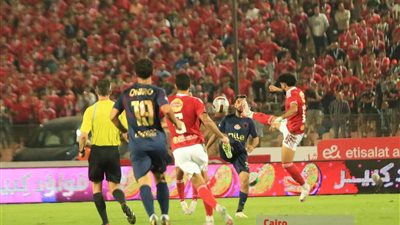 من تهديد الصدارة إلى أزمات أوضة اللبس.. كيف قلبت القمة موازين الأهلي والزمالك في 90 دقيقة؟