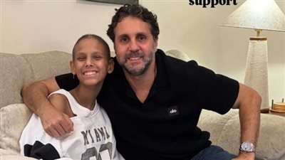 لدعمها ومساندتها.. زيارة خاصة من هشام ماجد لفتاة مصابة بسرطان الدم
