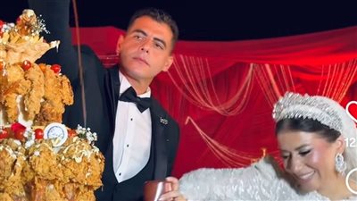بسبب تورتة الفراخ.. زفاف دينا هشام ابنة هبة قطب يتصدر التريند