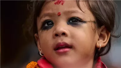 عمرها عامين.. نيبال تختار صغيرة كإلهة جديدة وسط طقوس دينية قديمة| ما القصة؟