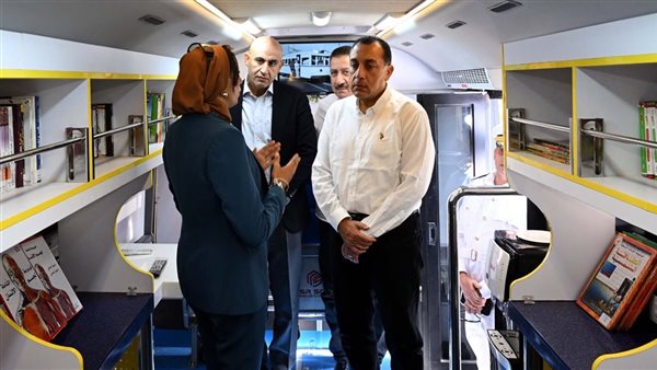 رئيس الوزراء في مكتبة