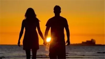 يظهران معًا باستمرار.. فنان شهير يعيش قصة حب مع مديرة أعماله| خاص