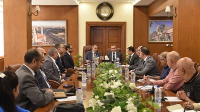 بورسعيد × 24 ساعة| استمرار مواجهة العشوائيات.. وحملات لإزالة الإشغالات وتطوير المقابر والمدخلين