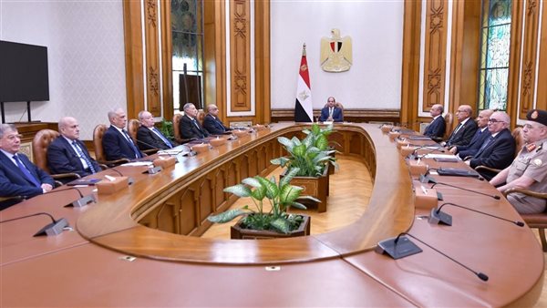 السيسي يجتمع مع أعضاء