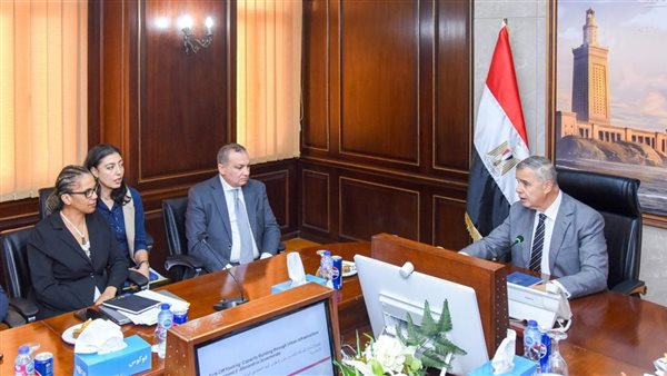 اجتماع محافظ الإسكندرية