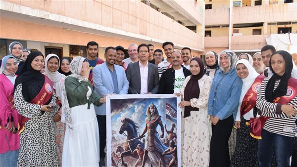 رئيس جامعة بنها مع