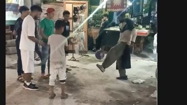 فيديو لشاب مشرد يبهر