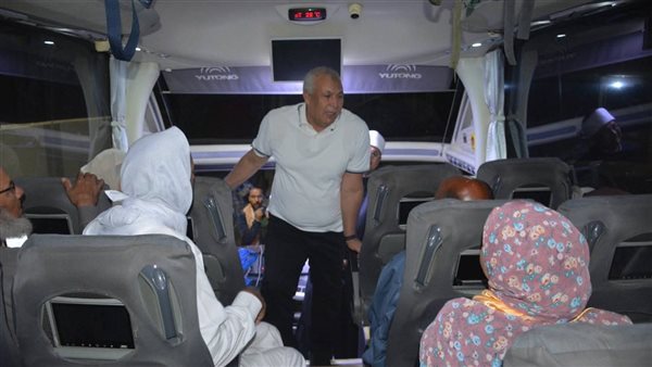 جانب من توديع محافظ