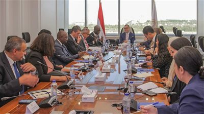 وزير الاستثمار يبحث مع وفد البنك الدولي تعزيز فرص الاستثمار والتنمية الاقتصادية المستدامة في مصر